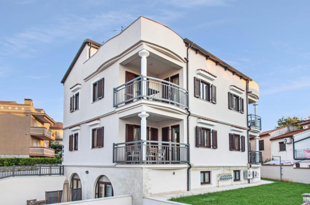 Apartments Villa Alba โปเรช ภายนอก รูปภาพ