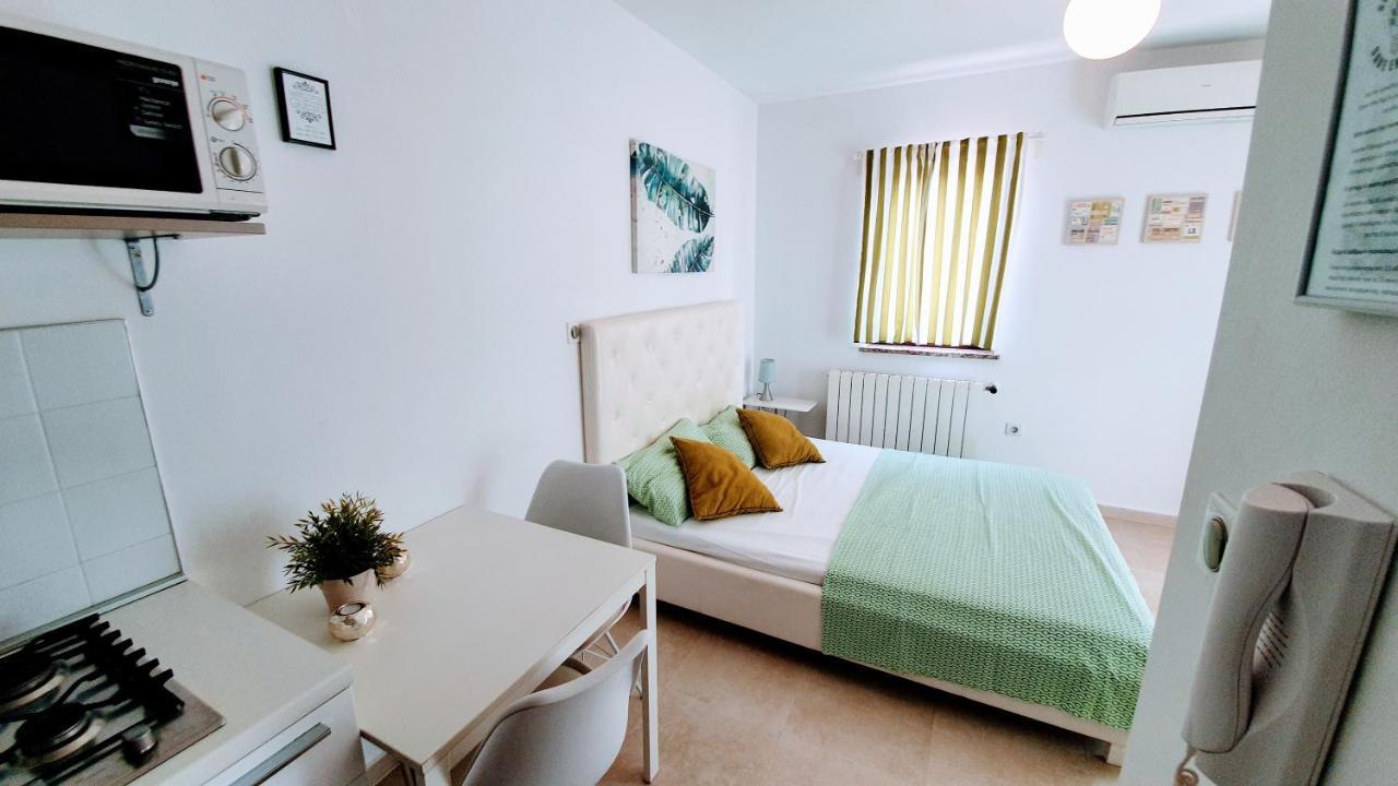Apartments Villa Alba โปเรช ภายนอก รูปภาพ