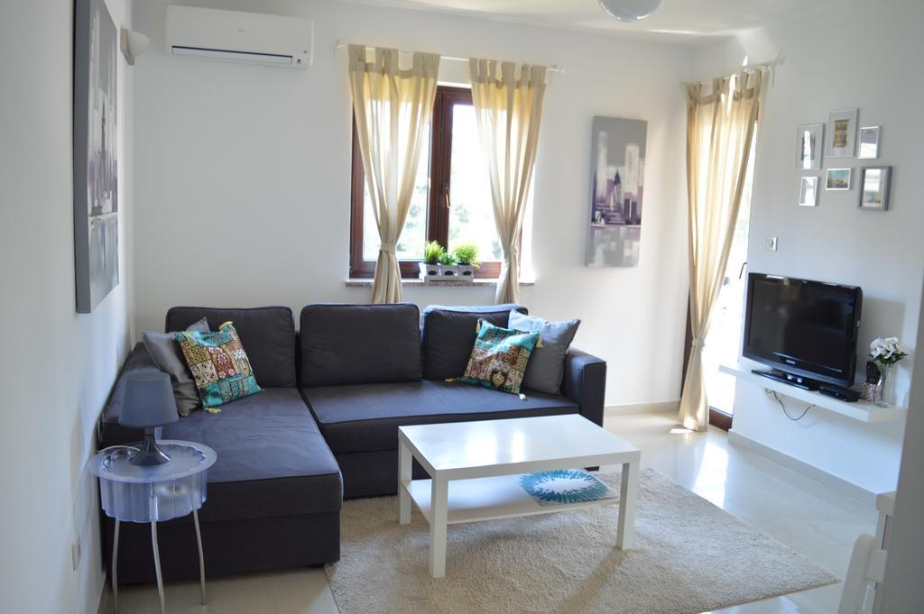 Apartments Villa Alba โปเรช ภายนอก รูปภาพ