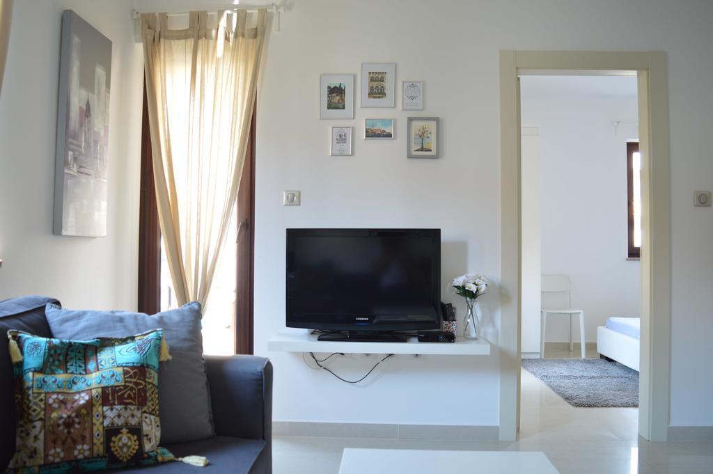 Apartments Villa Alba โปเรช ภายนอก รูปภาพ