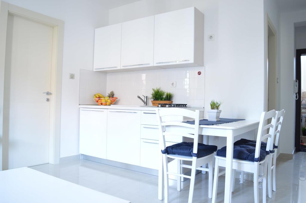 Apartments Villa Alba โปเรช ภายนอก รูปภาพ