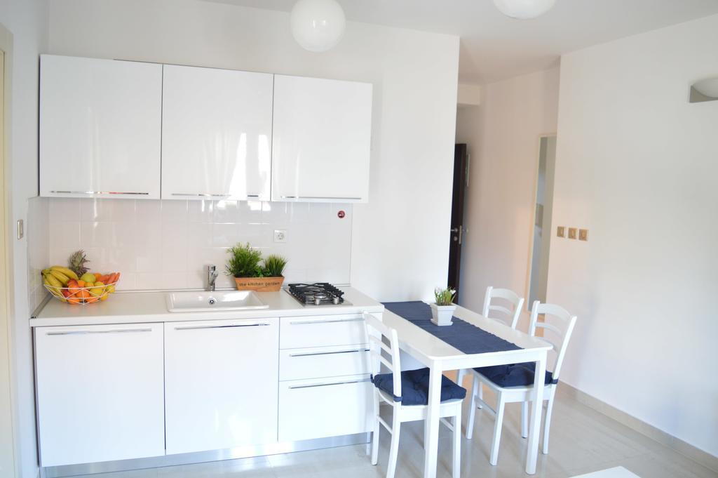 Apartments Villa Alba โปเรช ภายนอก รูปภาพ