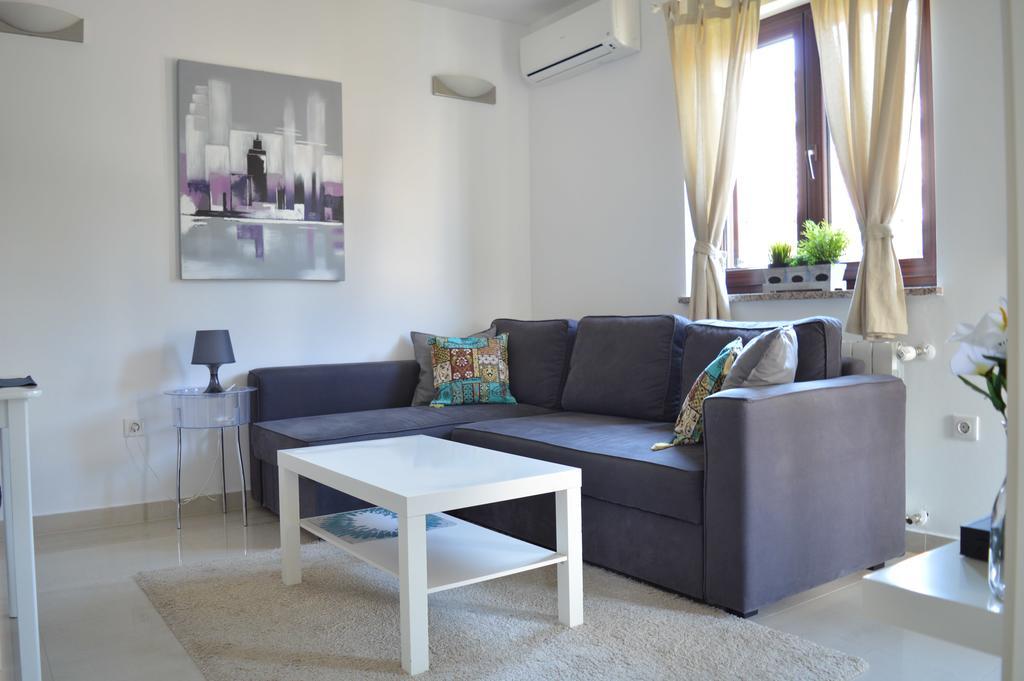 Apartments Villa Alba โปเรช ภายนอก รูปภาพ