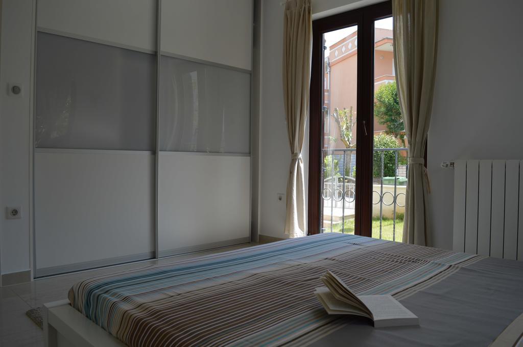 Apartments Villa Alba โปเรช ภายนอก รูปภาพ