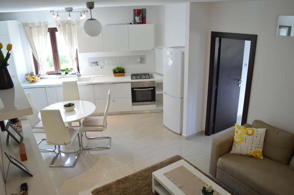 Apartments Villa Alba โปเรช ภายนอก รูปภาพ