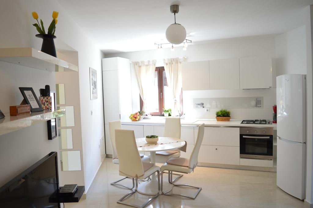 Apartments Villa Alba โปเรช ภายนอก รูปภาพ