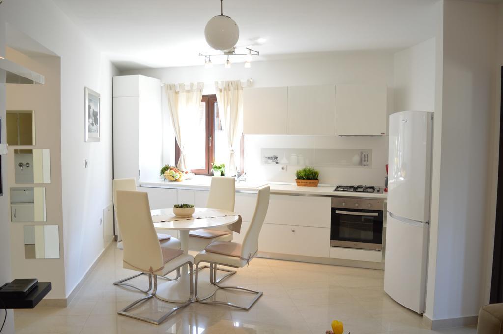 Apartments Villa Alba โปเรช ภายนอก รูปภาพ