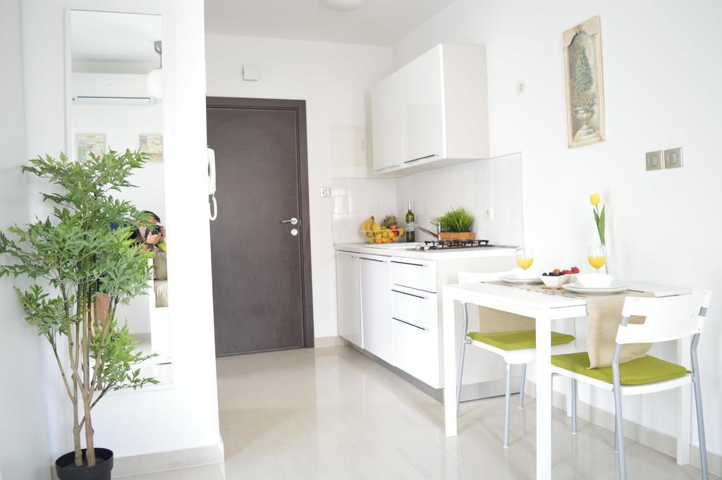 Apartments Villa Alba โปเรช ภายนอก รูปภาพ