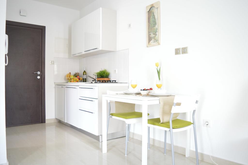Apartments Villa Alba โปเรช ภายนอก รูปภาพ