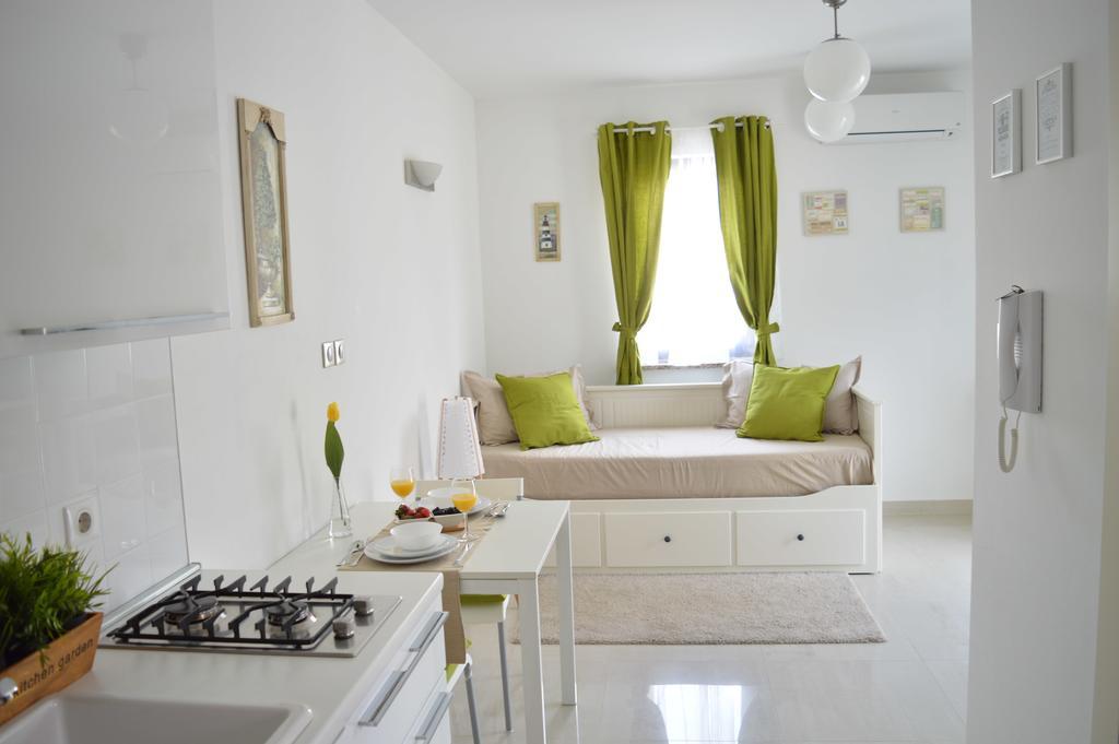 Apartments Villa Alba โปเรช ภายนอก รูปภาพ